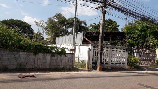 ขายที่ดินกลางอำเภอเมืองสกล ติดเทศบาลสกลอยู่ในซอยเทศบาลหนึ่ง